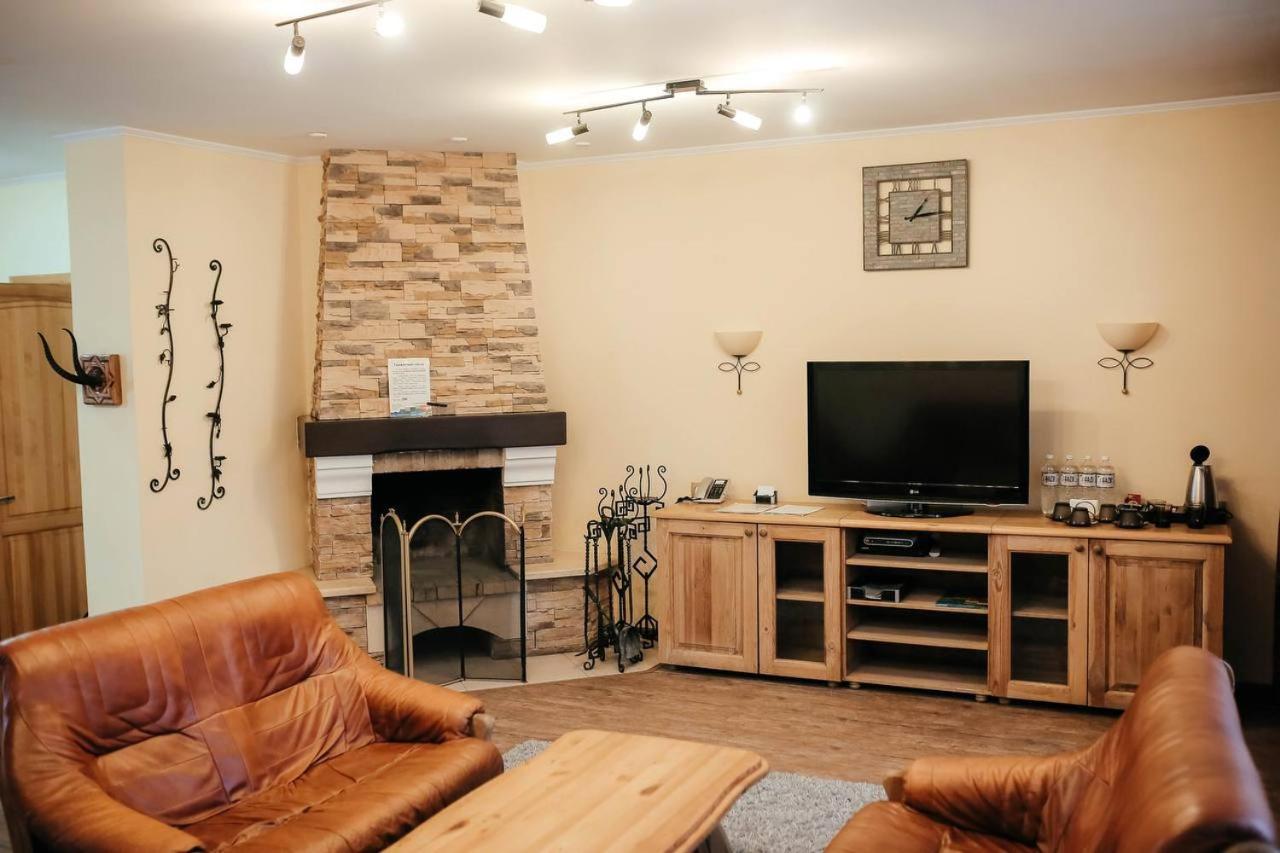 Тау-House Hotell Kok-Shoky Exteriör bild